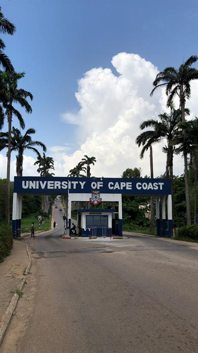 Eingangspforte zur University of Cape Coast (UCC).